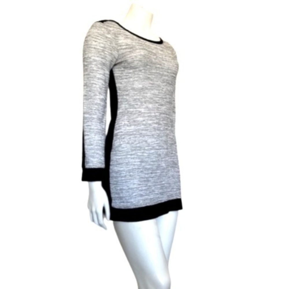 🛍️ 2/$12
LE CHATEAU size small (4/6) womens mini dress. Stretch material.